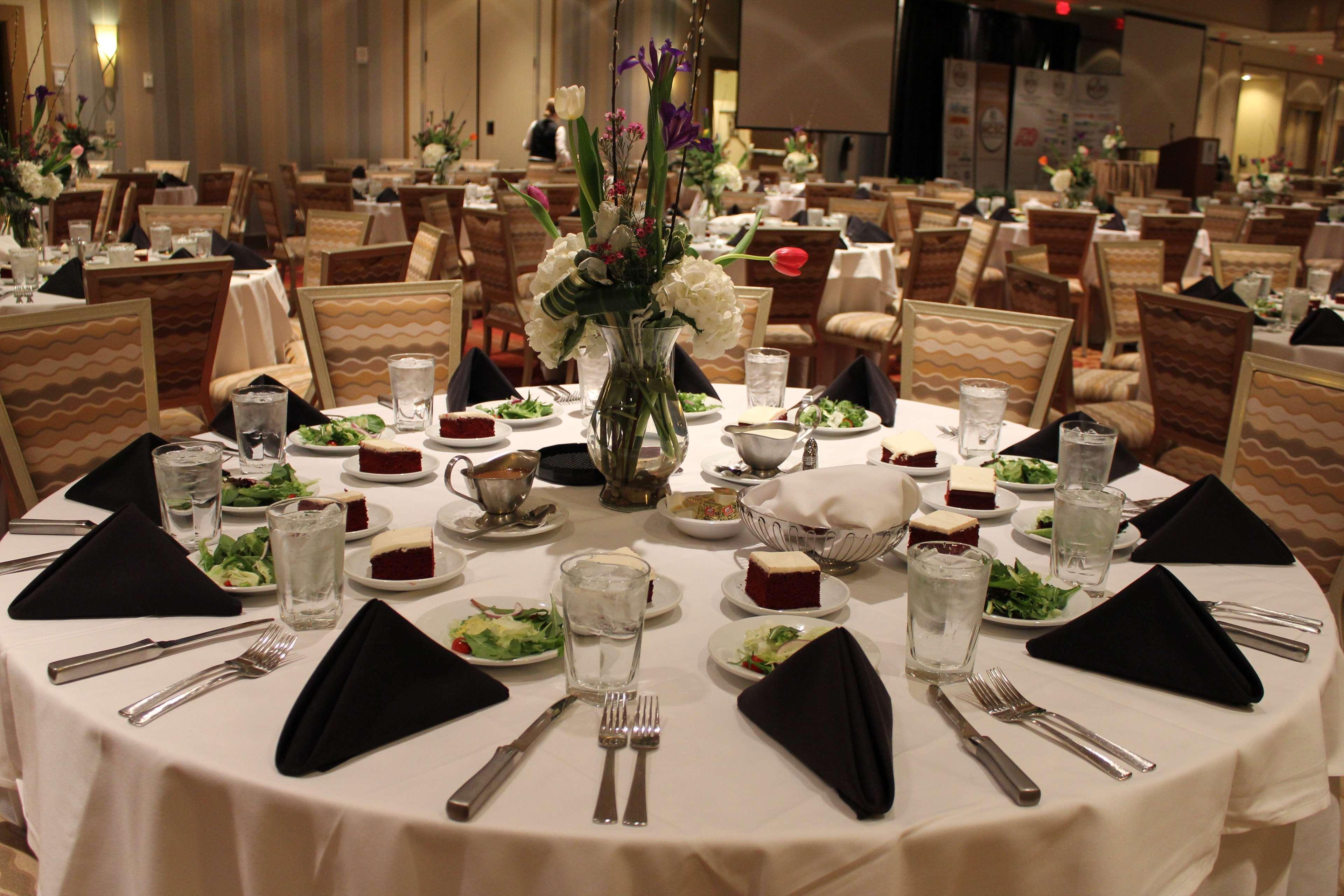 Hotel Embassy Atlanta - Town Center 4*