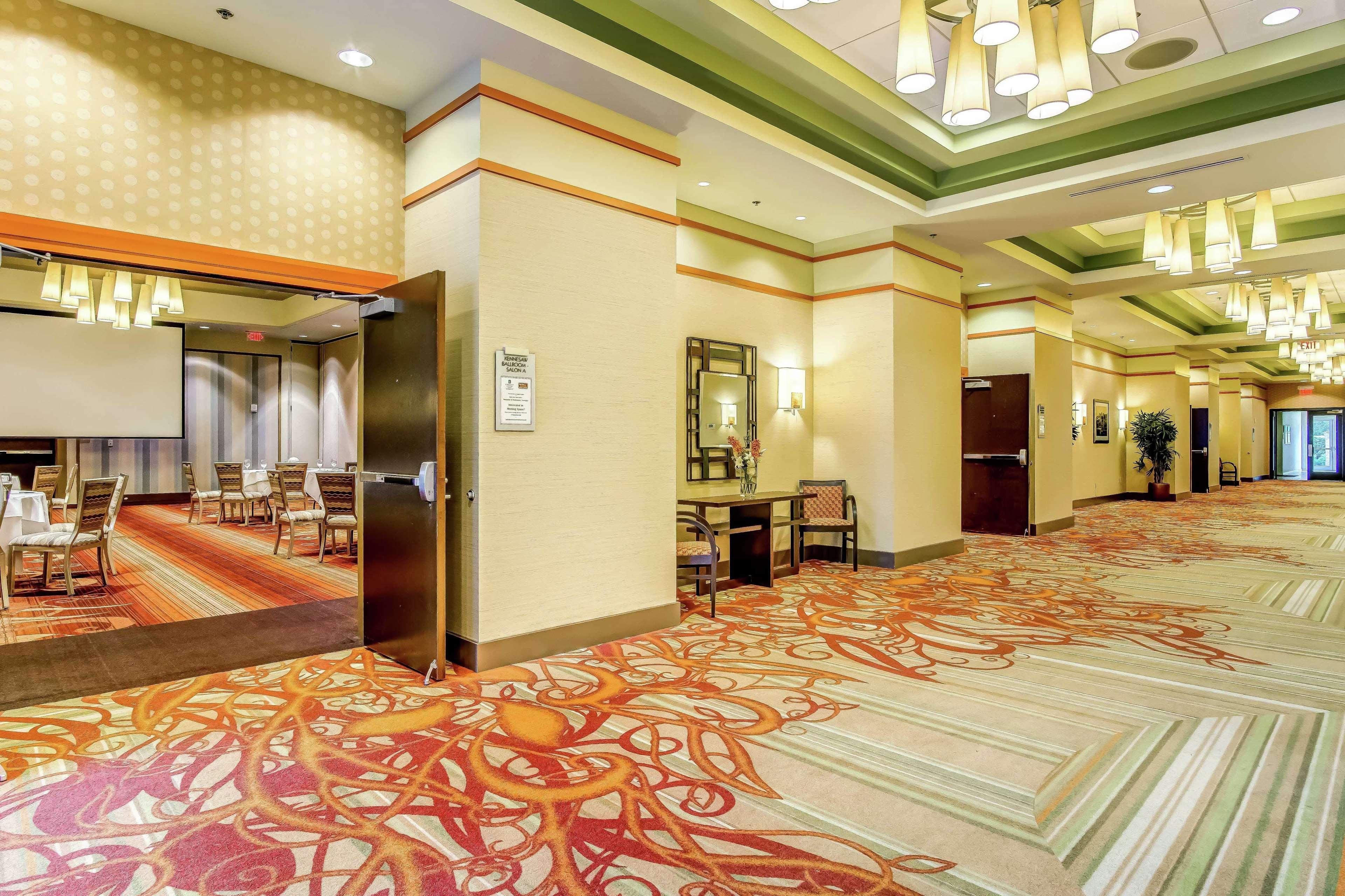 Hotel Embassy Atlanta - Town Center 4*