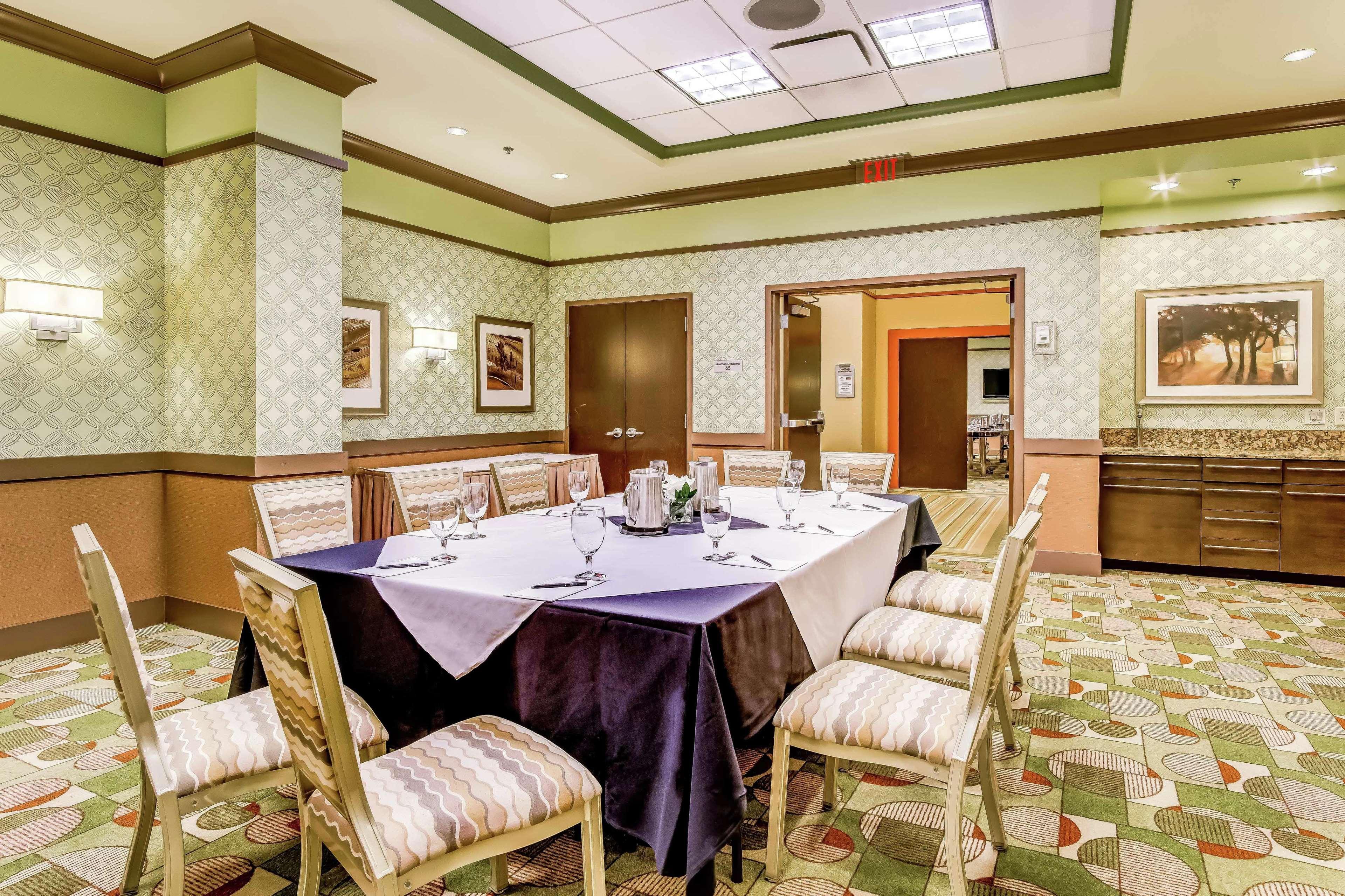 Hotel Embassy Atlanta - Town Center 4*