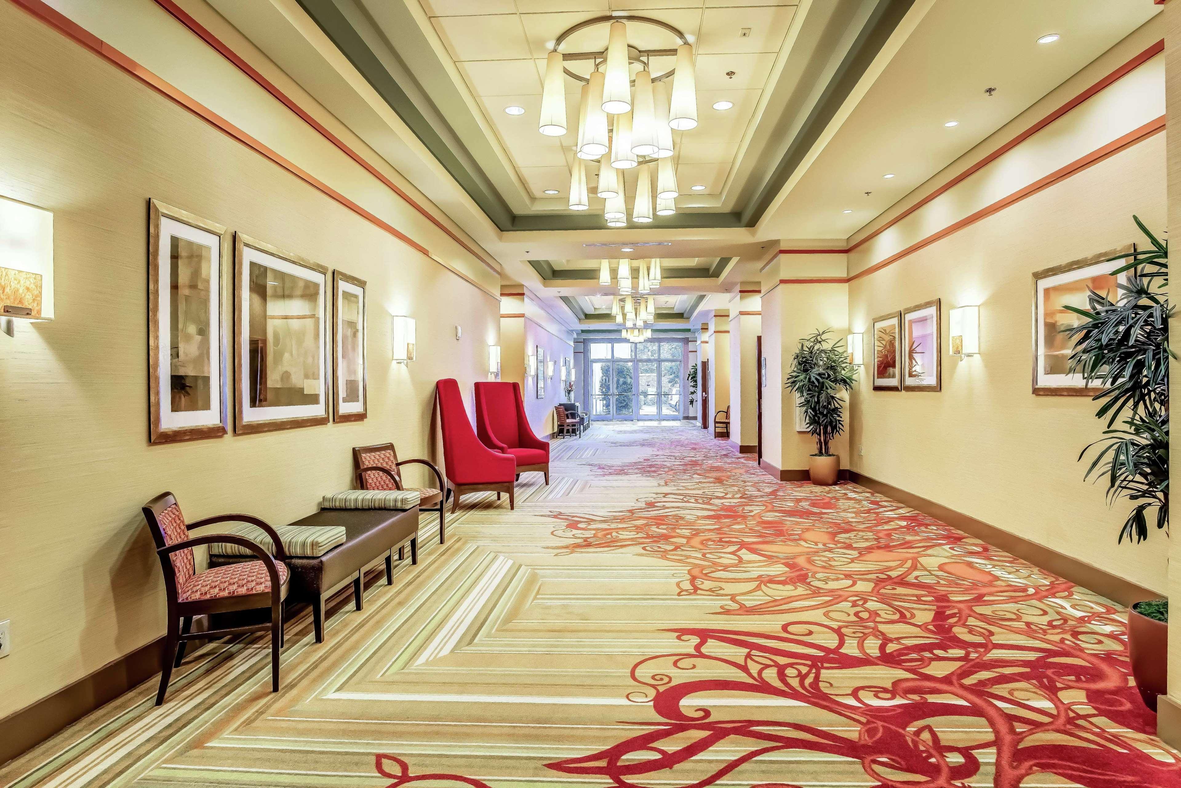 Embassy Atlanta - Town Center 4*