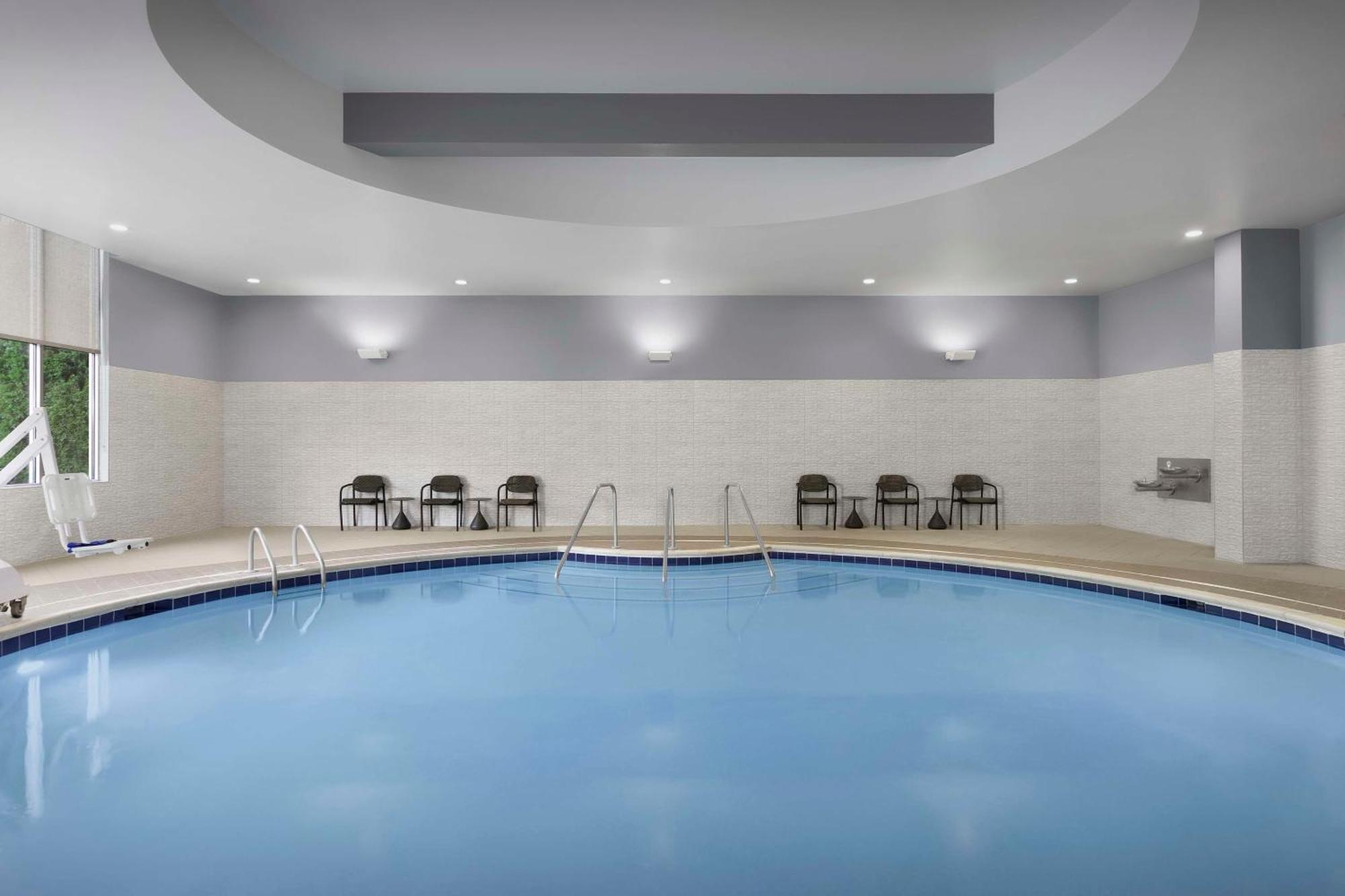 Embassy Atlanta - Town Center Hotel